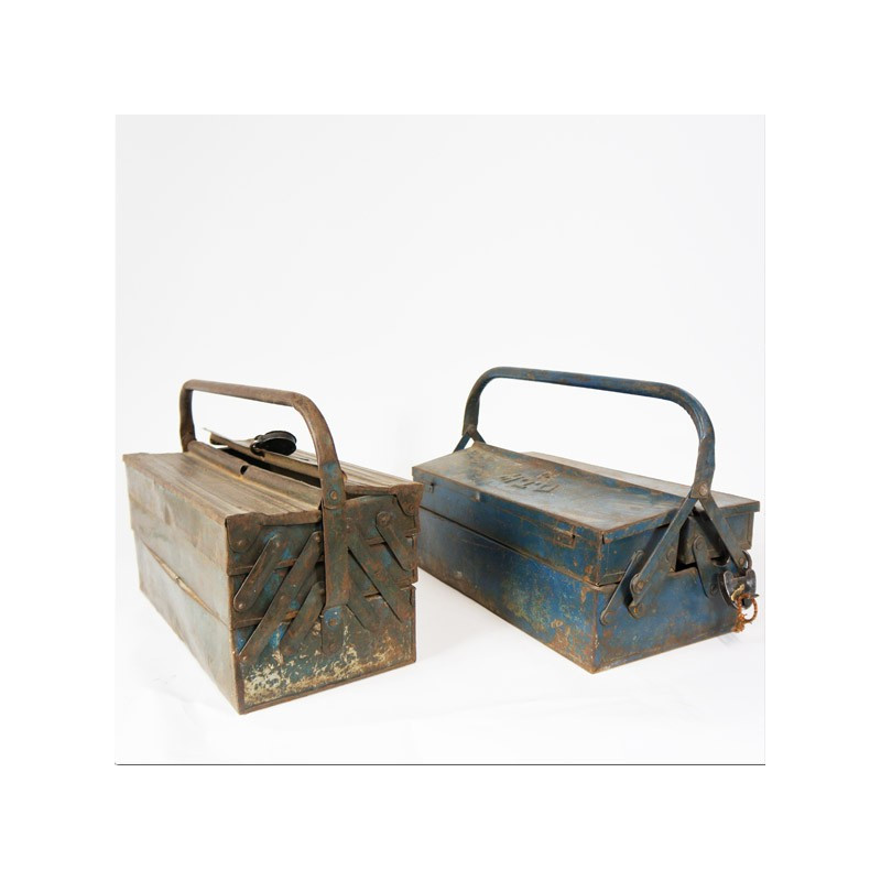 Iron lacquered tool box with locker