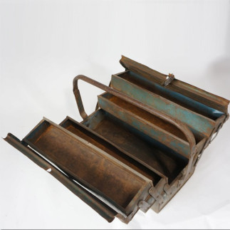 Iron lacquered tool box with locker