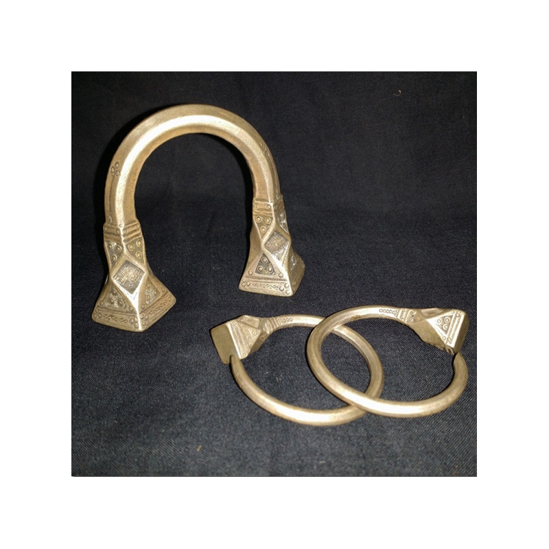 Bracelet et boucles d'oreilles en argent massif. Niger.  Début XXème siècle
