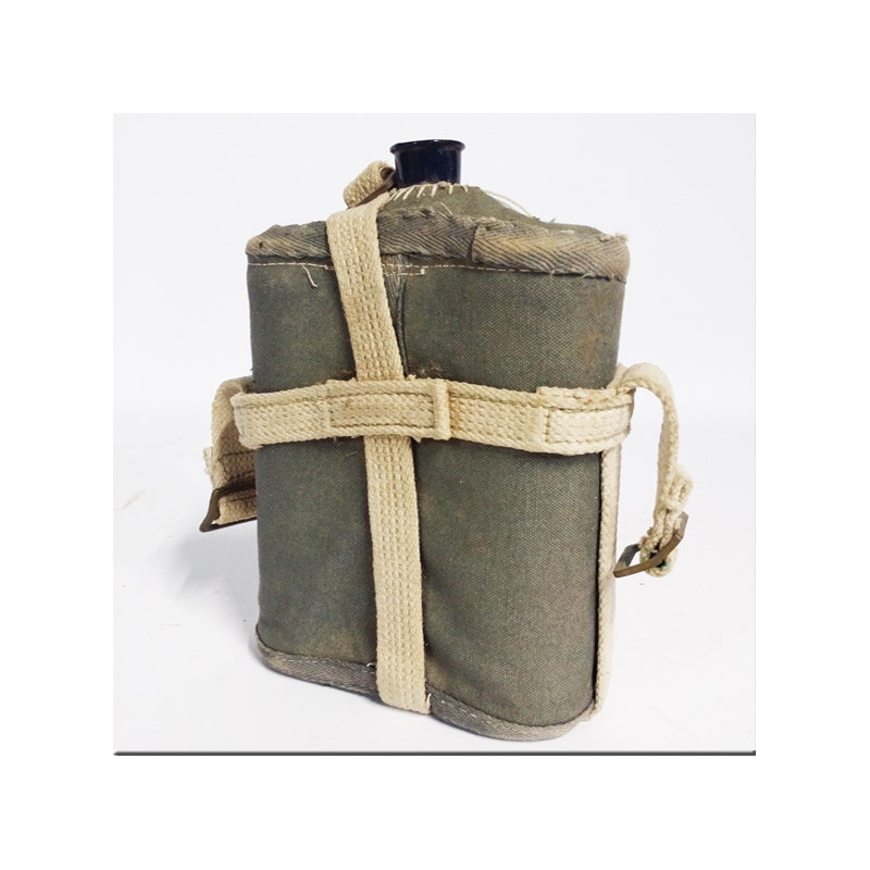 Enamelled metal canteen with fabric cover