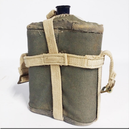 Gourde en tôle émaillée avec toile
