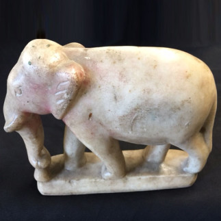 Sujet animalier en marbre blanc