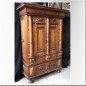 Armoire en noyer et chêne mouluré et sculpté à têtes d'angelots XVIIème siècle