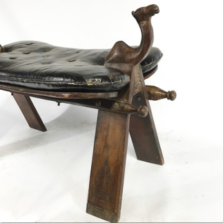 Tabouret pliant oriental à décor de chameau
