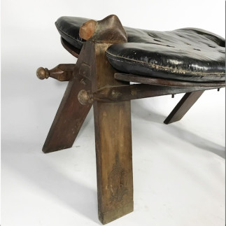 Tabouret pliant oriental à décor de chameau