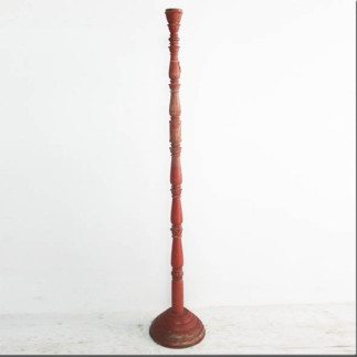 Porte bougie en bois laqué rouge XIXème S.