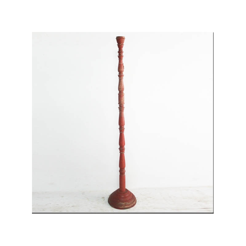 Porte bougie en bois laqué rouge XIXème siècle