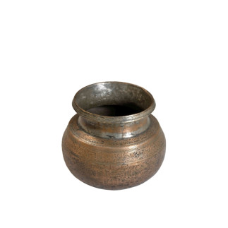 Pot en cuivre ciselé moghol XVIIème H. 30 cm