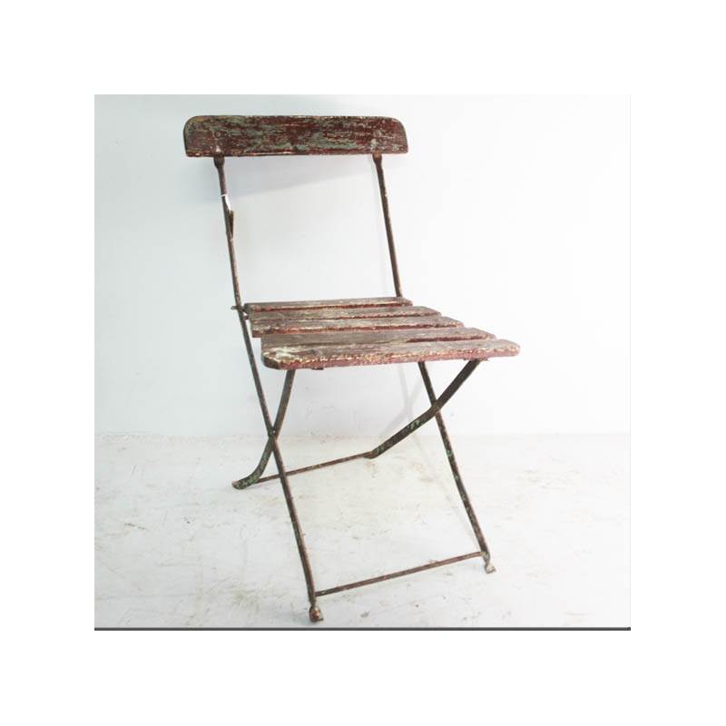 Chaise pliante en fer torsadé