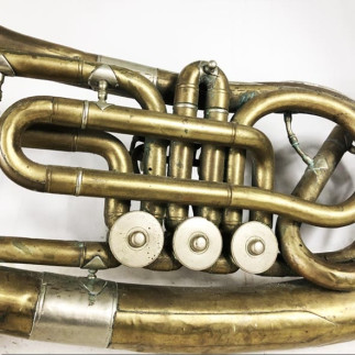 Hélicon, instrument de musique à vent en cuivre