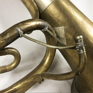 Hélicon, instrument de musique à vent en cuivre