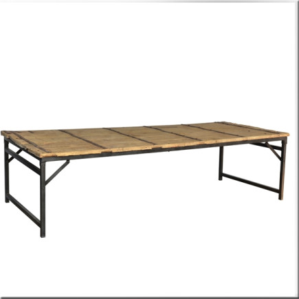 Table sur piètement pliant en fer