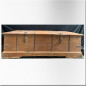 Coffre en teck et ferrures formant table basse