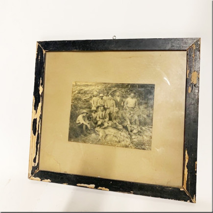 Photo ancienne encadrée (scène de chasse)