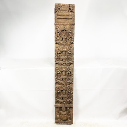 Panneau en teck sculpté de scènes de vie indienne XIXème S.