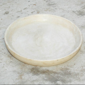 Plat rond en marbre blanc
