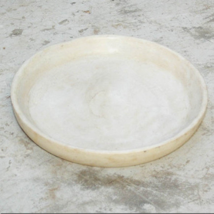 Plat rond en marbre blanc