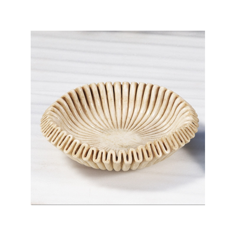 Plat rond festonné en marbre blanc