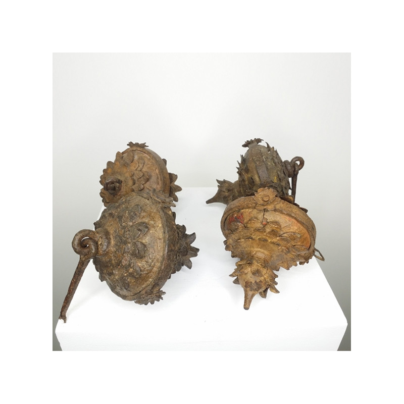 Set of 4 wooden and wrought iron spinning tops 18th Century