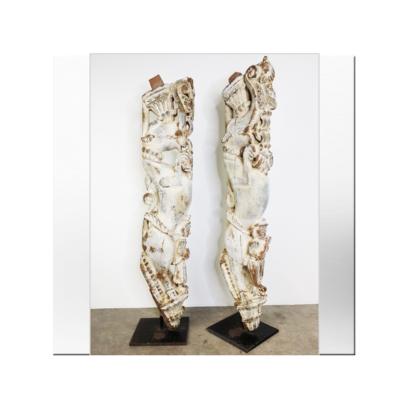 Pilastre en teck sculpté sur base en fer