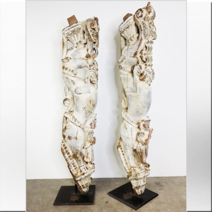 Pilastre en teck sculpté sur base en fer
