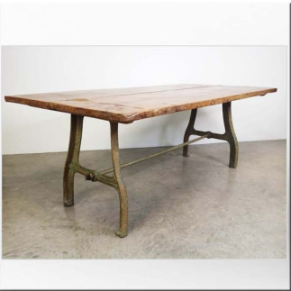 Table pied en fonte laqué et plateau en teck