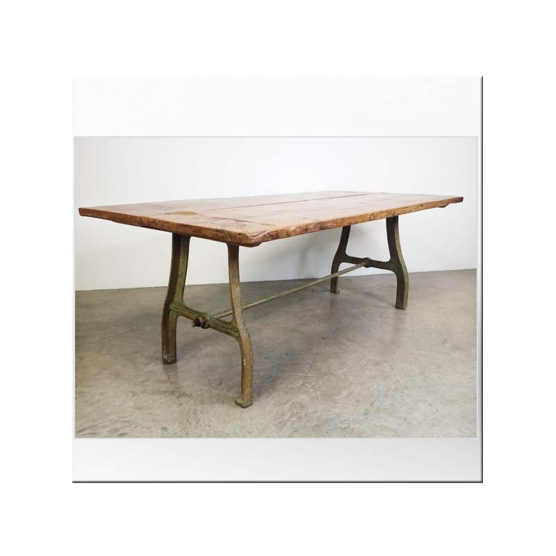 Table pied en fonte laqué et plateau en teck