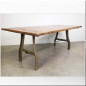 Table pied en fonte laqué et plateau en teck