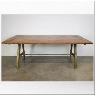 Table pied en fonte laqué et plateau en teck