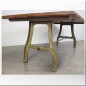Table pied en fonte laqué et plateau en teck