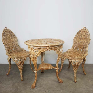 Chaise de jardin en fonte