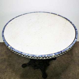 Table ronde plateau en marbre et ceinture en os