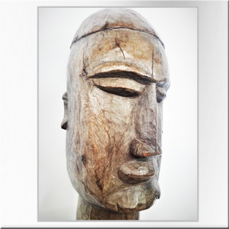 Haut de poteau en bois sculpté