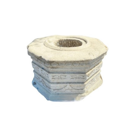 Tête de puit de cuisine de château en marbre sculpté de forme orthogonale XVIIème siècle