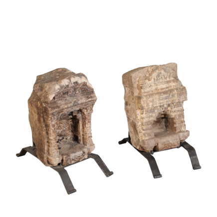 Pierre murale sculptée pour lampe à huile Inde XVIème siècle