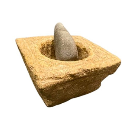 Mortier de forme carrée en marbre jaune de Jaisalmer Accompagné d'un pilon en granite Inde XVIII ème siècle