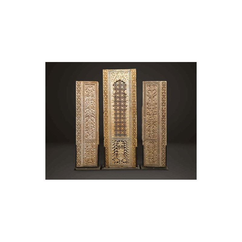 Set of three tall rectangular panels in one-piece beige sandstone claustra 18th century