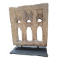 Petite fenêtre rectangulaire en grès beige sculpté au trépan XVIème XVIIème siècle