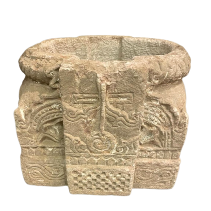 Bassin en pierre sculptée XVIIème siècle