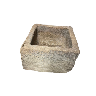 Bassin parallélipipède en pierre XVIIème siècle