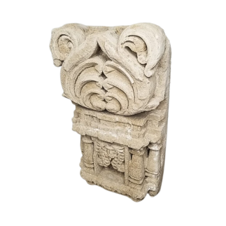Sculpted wall stone in relief with a niche for an oil lamp India 17h century.