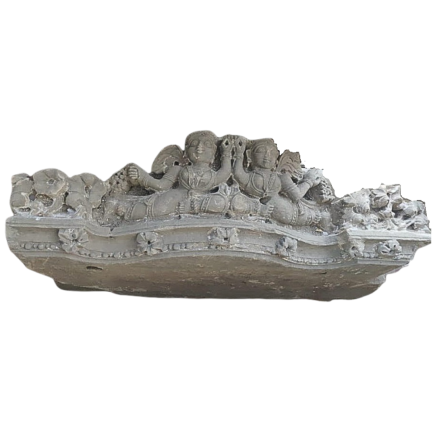 Important fronton en pierre sculptée. XVII ème siècle