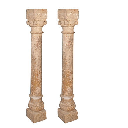Paire de colonnes doriques monobloc en grés beige Italie du sud début XVIII ème siècle