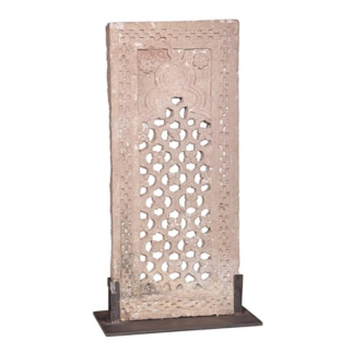 Rectangular monoblock panel, cloister-style, made of pink sandstone with white lacquer India 18th century