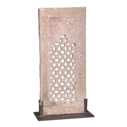 Panneau monobloc rectangulaire claustra en grès rose laqué blanc Inde XVIIIème siècle