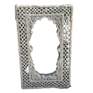 Petite fenêtre rectangulaire monobloc en grès beige sculpté au trépan Inde début XVIIIème siècle