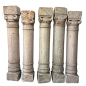 Suite de cinq colonnes doriques monobloc en grès beige avec chapiteaux à décor de volutes Italie du sud début XVIII ème siècle
