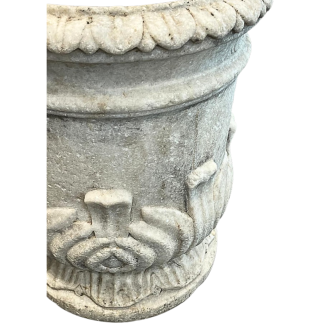 Vasque monobloc en marbre blanc XIVème XVème siècle