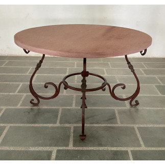 Table ronde en fer forgé et pierre.