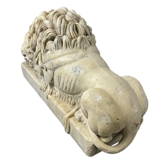 lion-monumental-en-marbre-blanc-de-carrare-fin-xviiie-siecle-debut-xix